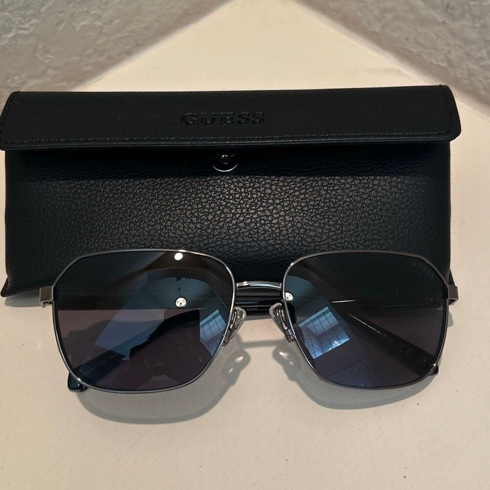 Guess GU00117 Thin Gunmetal Frame Rectangle Sunglasses Smoke Lens NEW - Picture 3 of 12